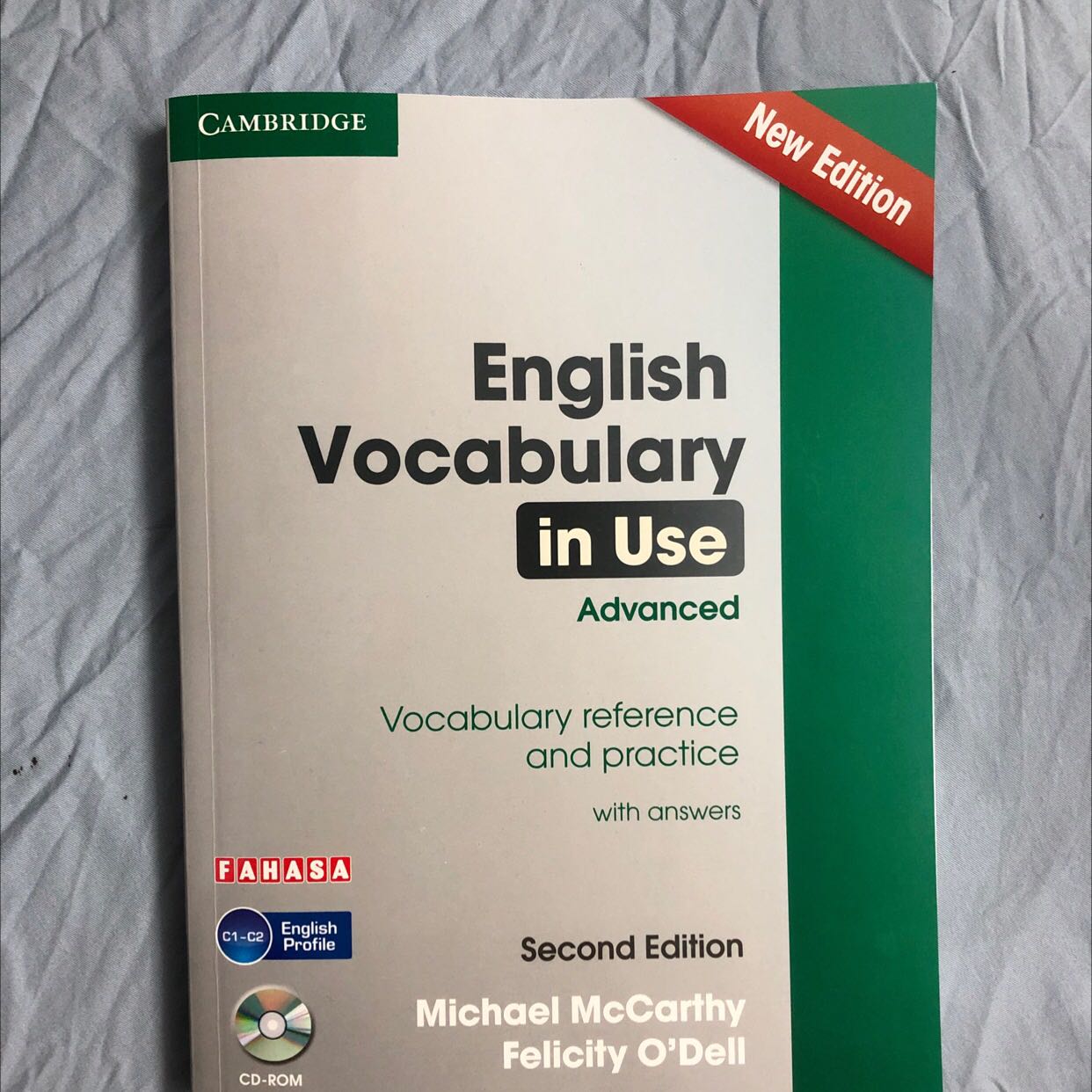 Sách có nhiều chủ đề hay để học từ vựng. Từ vựng nâng cao theo cấp độ C1 C2 phù hợp cho các bạn muốn luyện thi các chứng chỉ tiếng Anh. CD cũng có đầy đủ.