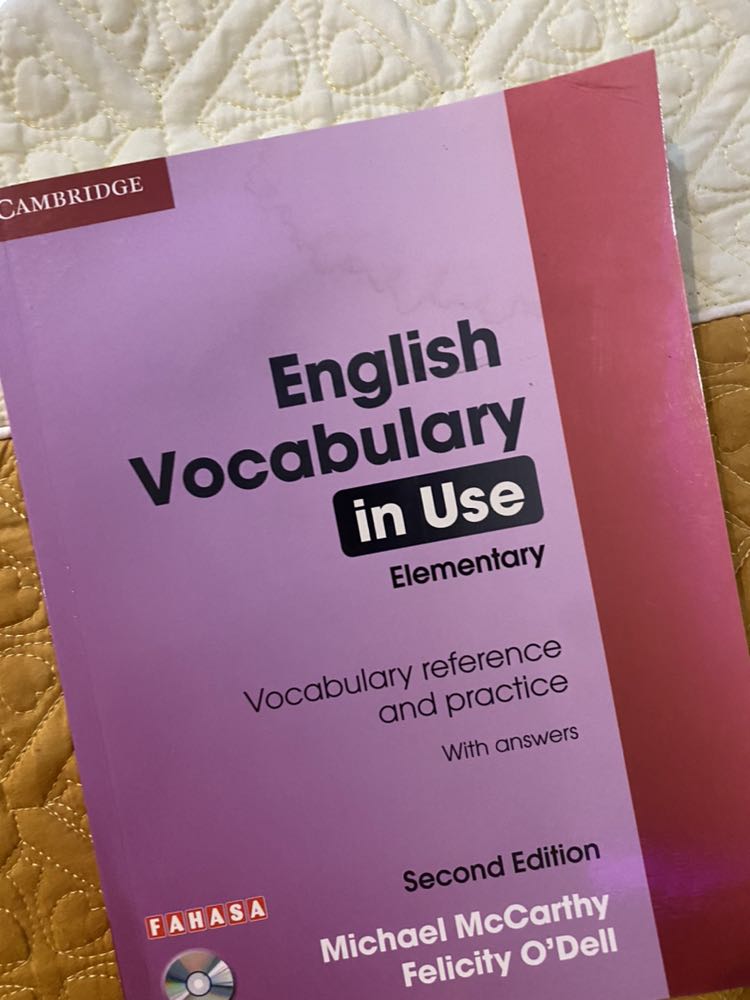 Sách bị ướt, shop làm khô và gửi cho mình. Xử lý đổi trả thủ tục lằng nhằng k chấp nhận nổi. Thật thất vọng!