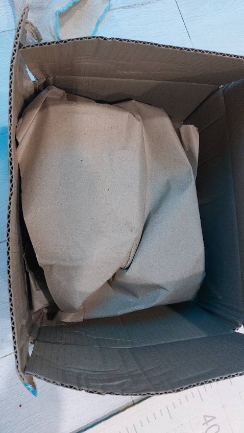 Đóng gói không kỹ, hơi bất ngờ khi mua hàng trên tiki mà gặp tình huống này. Hạn sử dụng thì còn 1 năm.