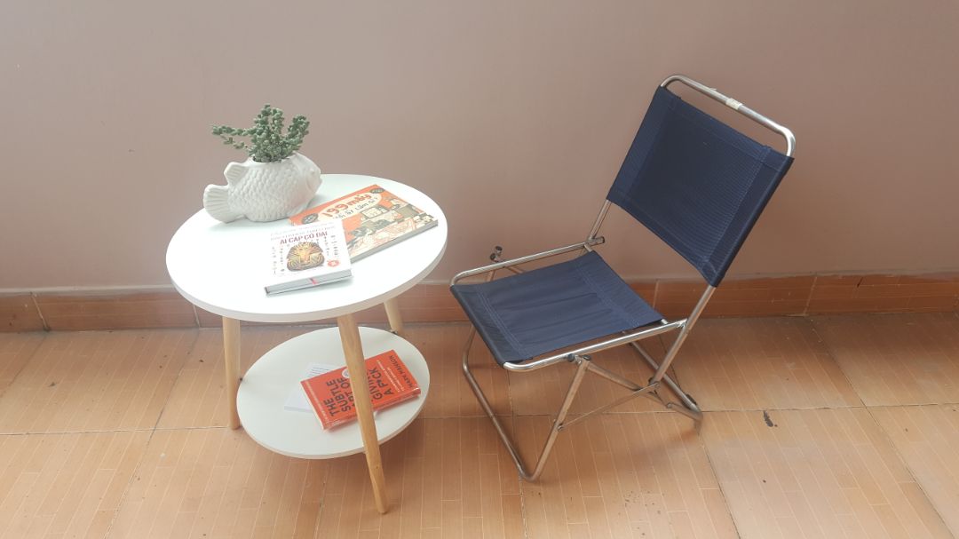 Bàn có chút bong nhỏ mặt viền tròn nhưng mình vẫn rất hài lòng với độc chắc chắn của bàn nhé. Các bạn lưu ý khi siết ốc ở vòng tròn nhỏ nên nhẹ tay hơn vòng tròn lớn vì độ mỏng của gỗ dễ lấn sang mặt trên. mình post rõ các góp ráp để các bạn dễ hình dung khi tự gắn đối với các bạn nữ như mình. Bàn có chút bong nhỏ mặt viền tròn nhưng mình vẫn rất hài lòng với độc chắc chắn của bàn nhé. Các bạn lưu ý khi siết ốc ở vòng tròn nhỏ nên nhẹ tay hơn vòng tròn lớn vì độ mỏng của gỗ dễ lấn sang mặt trên. mình post rõ các góp ráp để các bạn dễ hình dung khi tự gắn đối với các bạn nữ như mình.