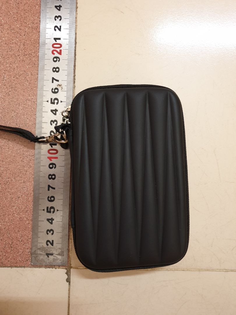 Hộp có chia ngăn, kích thước khá phù hợp để đựng Jack chuyển đổi, bút trình chiếu, pin sạc, cáp kết nối.... Vỏ chắc chắn, một mặt được làm lồi lõm để dễ nhận định. Rất hài lòng Hộp có chia ngăn, kích thước khá phù hợp để đựng Jack chuyển đổi, bút trình chiếu, pin sạc, cáp kết nối.... Vỏ chắc chắn, một mặt được làm lồi lõm để dễ nhận định. Rất hài lòng