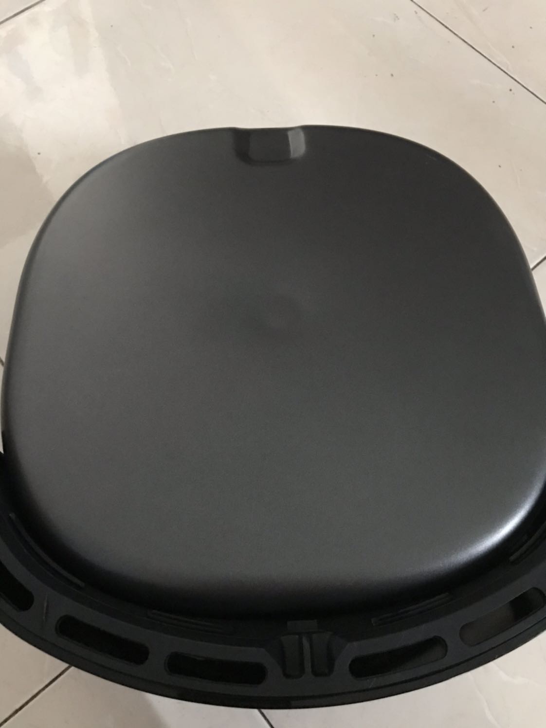 Thất vọng kinh khủng, xin lỗi shop nói thật chứ gởi hàng về giống như hàng tồn kho hoặc hàng trưng bày vậy? Trầy tróc tùm lum, chẳng khác gì hàng đã xài( Hình ảnh minh họa) 
Mặc dù tìm hiểu rất kỹ và cẩn thận để quyết định chọn loại này nhưng trúng nguyên quả nồi ghê thảm
Chưa sử dụng nên k biết sẽ như thế nào nhưng hy vọng sẽ k cũ kĩ như hình dáng bên ngoài 😭😭😭😭