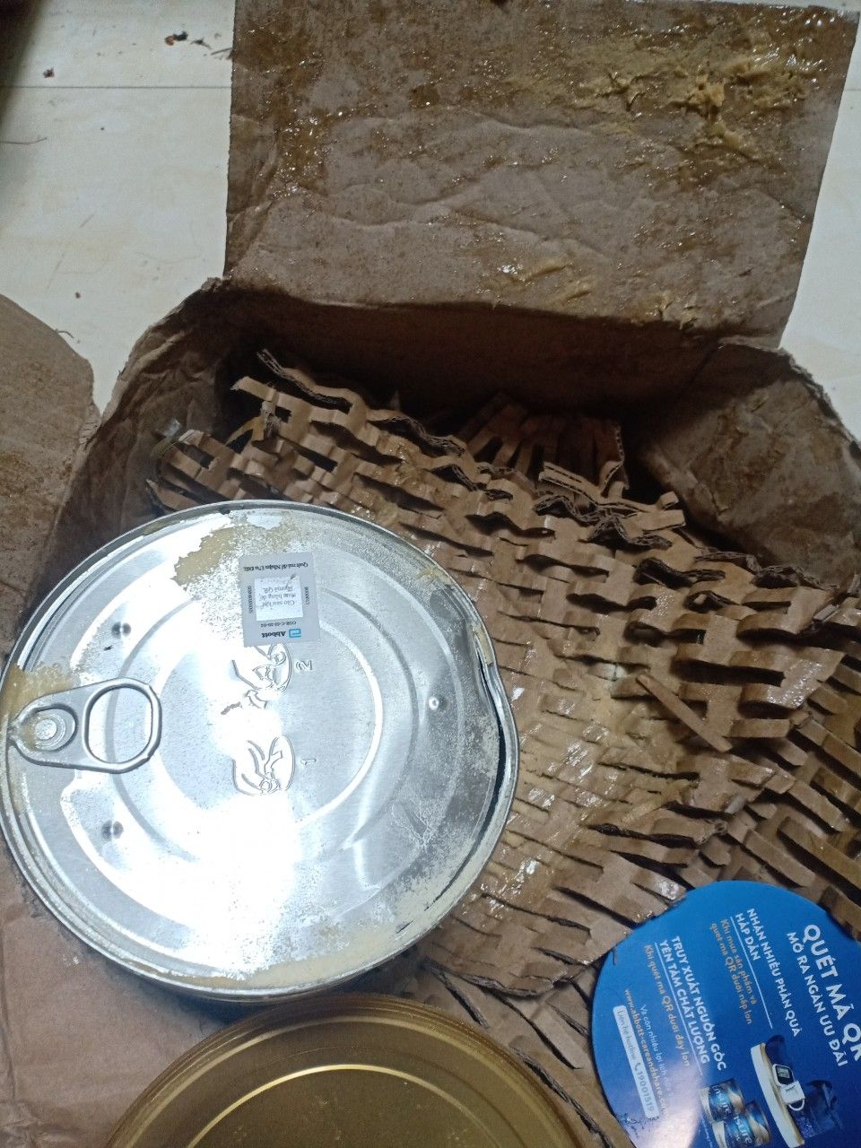 Mua rất nhiều lần sữa gửi về nhà cho mẹ nhưng lần này tiki làm ăn quá chán. Chống sốc kém, hộp sữa thì bị vỡ bục hết cả ra thùng. Chả biết bục từ trước hay giờ do vận chuyển làm bục nữa.