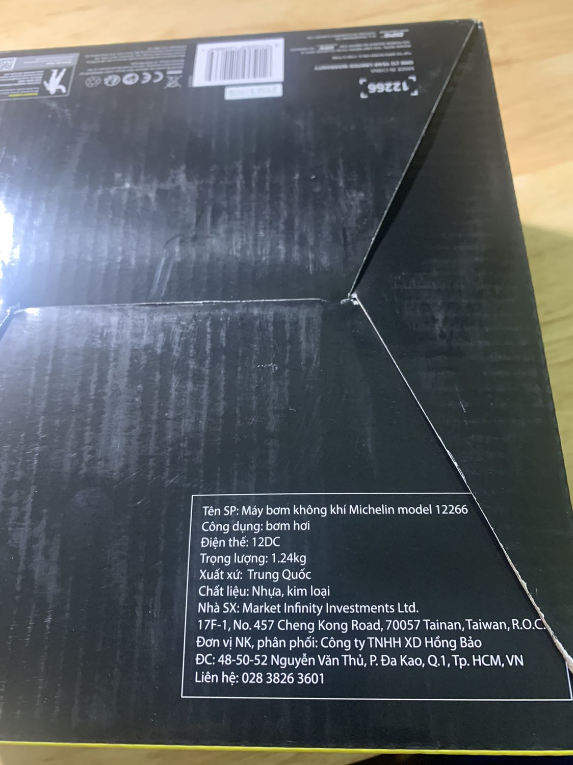 Hàng chính hãng Michelin, có HDSD Tiếng Việt của NPP, khá yên tâm.
Bữa trước có bạn nào trên group xe kháo nhau loại này có dòng toàn tiếng TQ. A e nên chọn hàng chuẩn mà mua. Tiki thì yên tâm r.
Cho shop 5 sao!