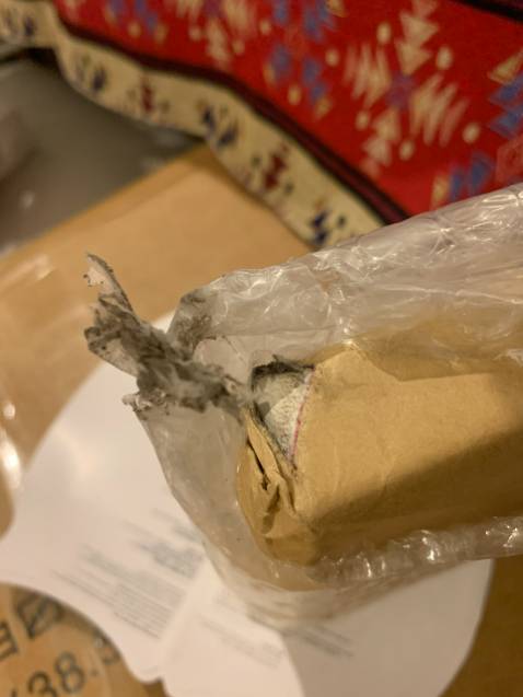 Sách bị rách trong quá trình vận chuyển