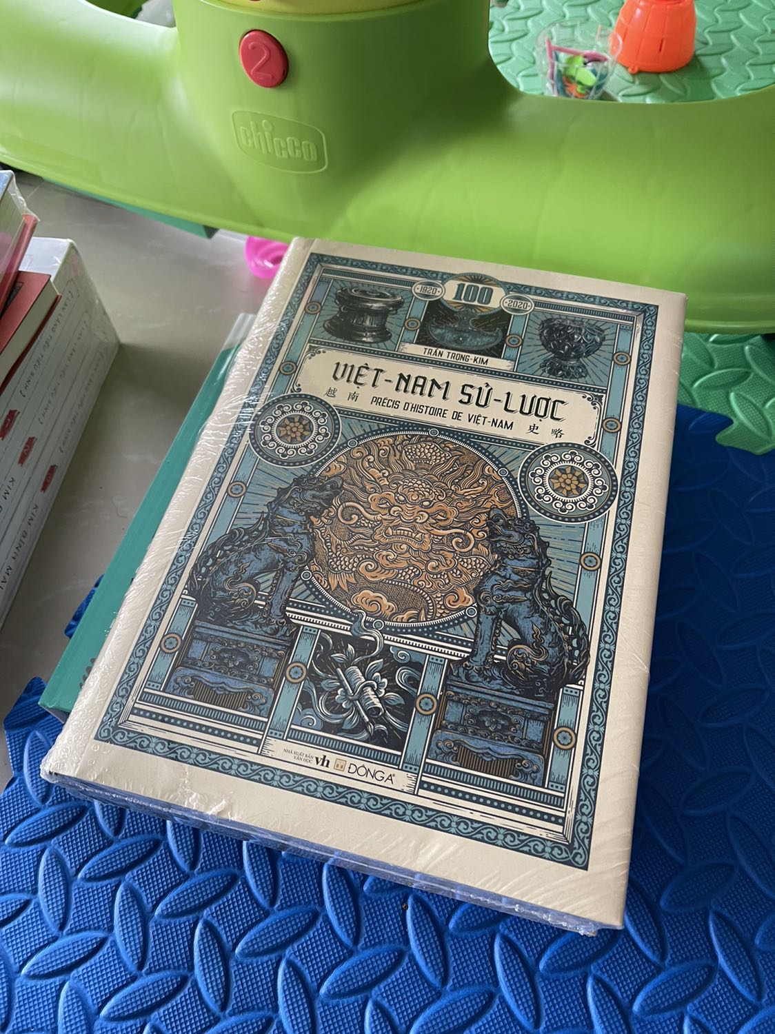 Nhận sách xong cảm thấy quá tuyệt luôn. Từ bìa sách tới nội dung. Nhận sách xong cảm thấy hài lòng, sách còn nguyên seal, không bị cong vênh hay gẫy góc. Xứng đáng 10 điểm. Mình sẽ mua lại sách của nhà sách Đông A vào ngày gần nhất.