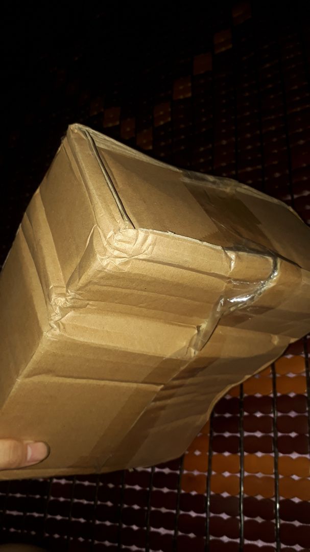 chất đẹp,gói hàng cẩn thận, chắc do vận chuyển nên hộp hơi móp một chút