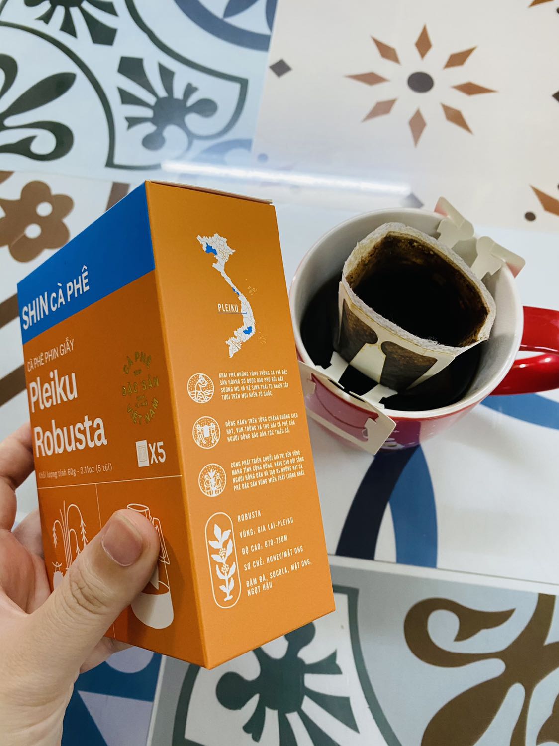 Cafe hoà tan ngon nhất từng uống, vị nhẹ thanh , không bị quá ngọt hay ám mùi hoá chất như các loại cafe gói khác. Thường kết hợp 2 loại này uống chung , uống đá thì pha 2 gói 1 lần. Rất ngon , đúng chuẩn cafe như ngoài tiệm nha