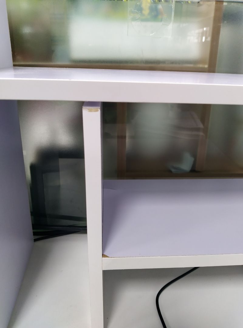 Hàng bong tróc, vênh lệch. Nói chung của rẻ của ôi.