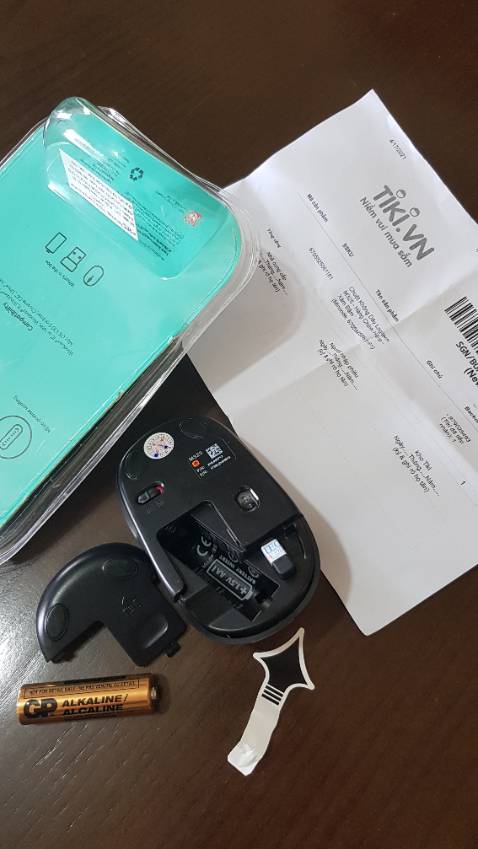 Sản phẩm được sản xuất năm 2017, quá lâu để bán năm 2021 này, bên trong chỗ tiếp xúc pin đã bị ô xi hóa, rỉ sét, không tốt chút nào