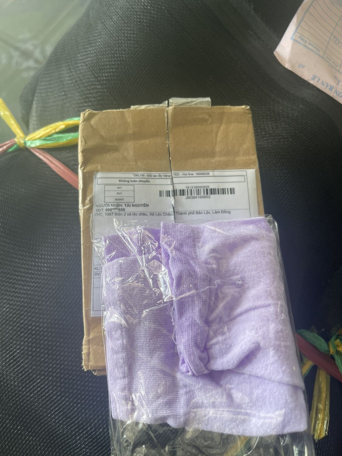 Mua màu đen mà gửi màu hồng quá tệ Mua màu đen mà gửi màu hồng quá tệ