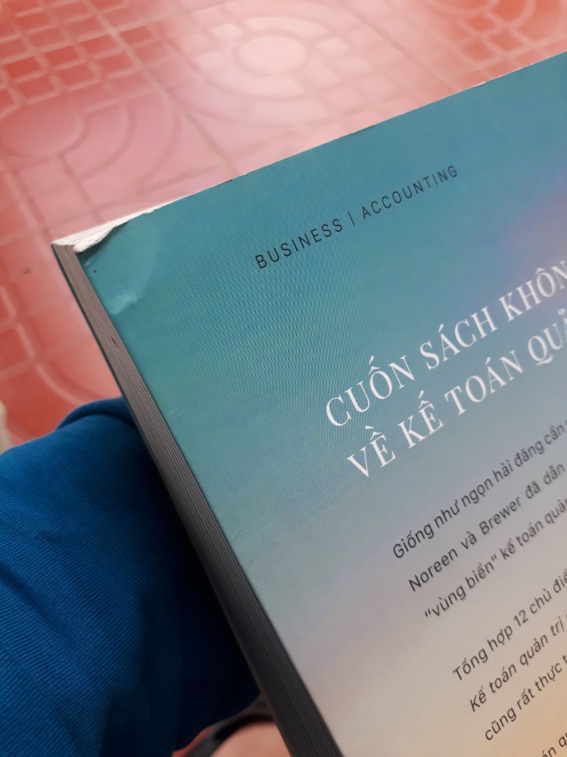 Sách ko bọc, bìa lem, bụi, bẩn, bị gãy gáy sách, mép quăn. Thật sự không hài lòng với việc mua sách chuyên ngành
 mà giống như mua sách cũ, ko thấy sự tôn trọng người đọc, người sử dụng sách.