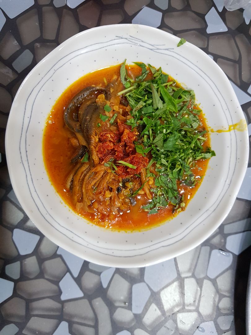 gạo ngon, mềm, thơm, dẻo. nhưng vẫn không bằng st25 màu xanh nhé mọi người. đợt này tiki giao lâu quá. hết gạo ăn mãi mới ship tới nơi.