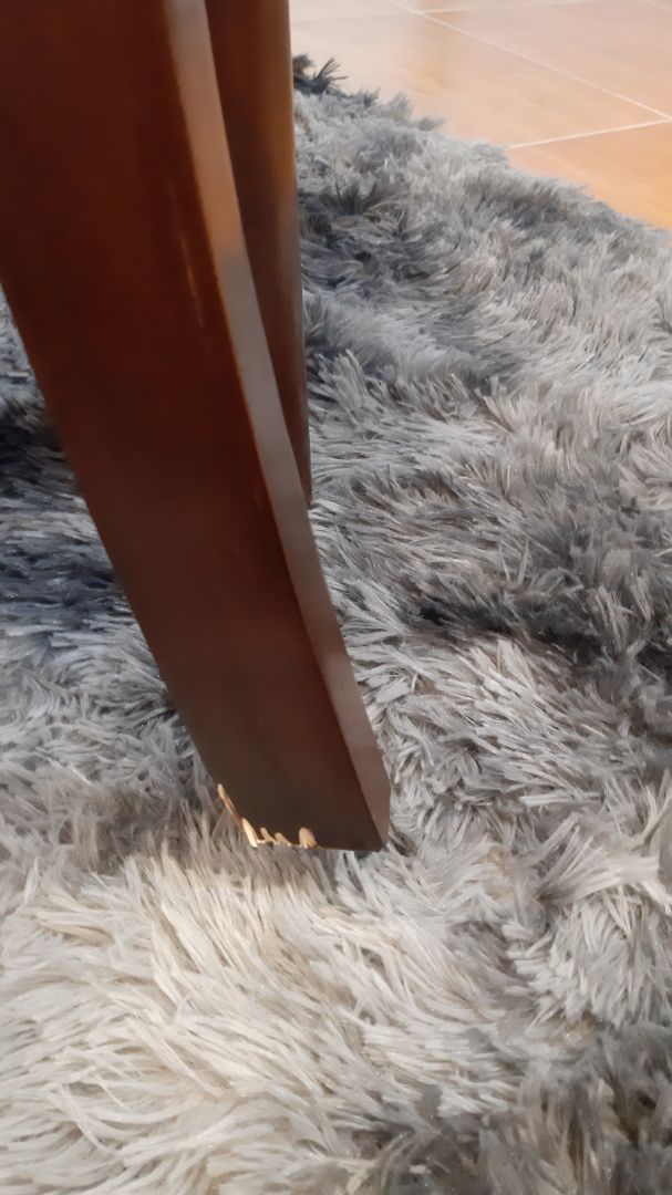 giao hàng lỗi 2 cái ghế .có cho người qua đổi 2 cái khác kg