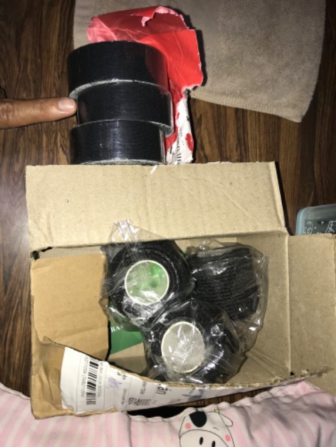 Mình đặt 3 cuộn Băng dán cơ size 5cm x 5m, lần đầu giao nhầm băng thun, lần 2 giao lại nhầm size 2,5cm.