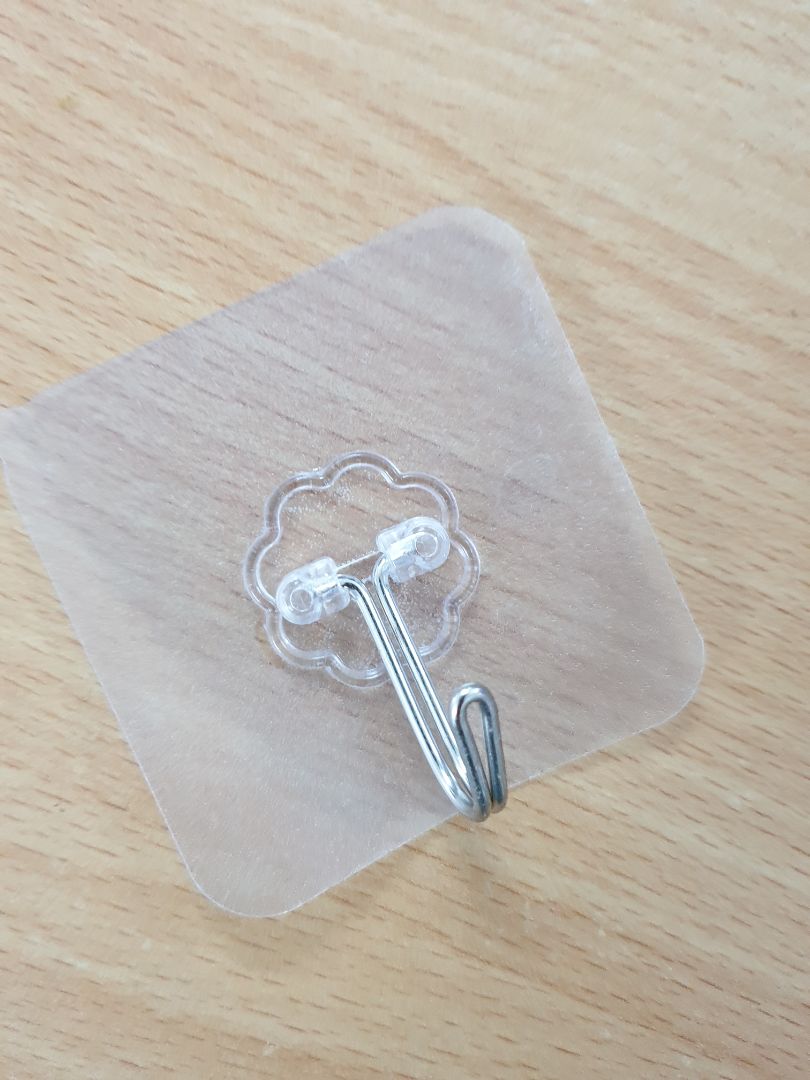 Shop tệ nhất mà mình gặp trên Tiki, đóng gói hàng cẩu thả. Chất lượng thì quá kém. Cũng là móc dán tường, nhưng là loại mỏng mỏng, yếu yếu ấy, chứ không chắc chắn dày dặn như shop khác.