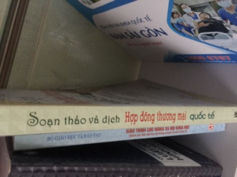 Nội dung sách khá hay phù hợp cho những bạn học môn soạn thảo hợp đồng quốc tế