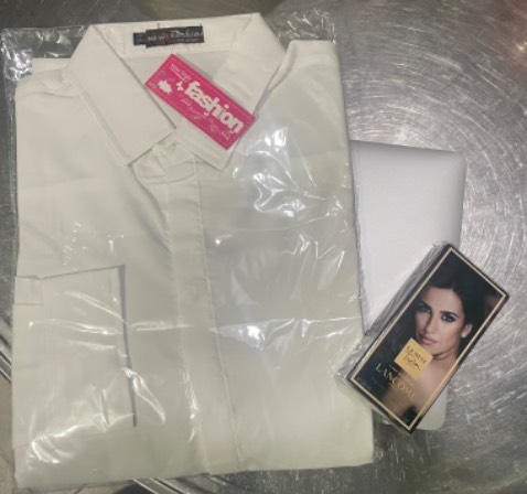 Mua có 3 cái áo shop cho hẳn chai nước hoa 🌹