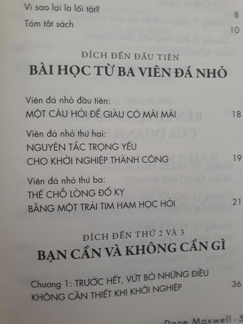 Mình biết anh Phong từ cuốn KHỞI NGHIỆP BÁN LẺ anh viết dễ hiểu và cũng học được nhiều điều . Nay mình mới   mua về cuốn LỐI TẮT KHỞI NGHIỆP  do anh Phong dịch. Mình chưa đọc xong nhưng có câu rất hay "Đường tắt không dễ đi nhưng nó giúp ta đi nhanh hơn. Có rất nhiều cách để đến với thành công nhưng người khôn ngoan luôn tìm ra con đường ngắn nhất cho riêng mình" .