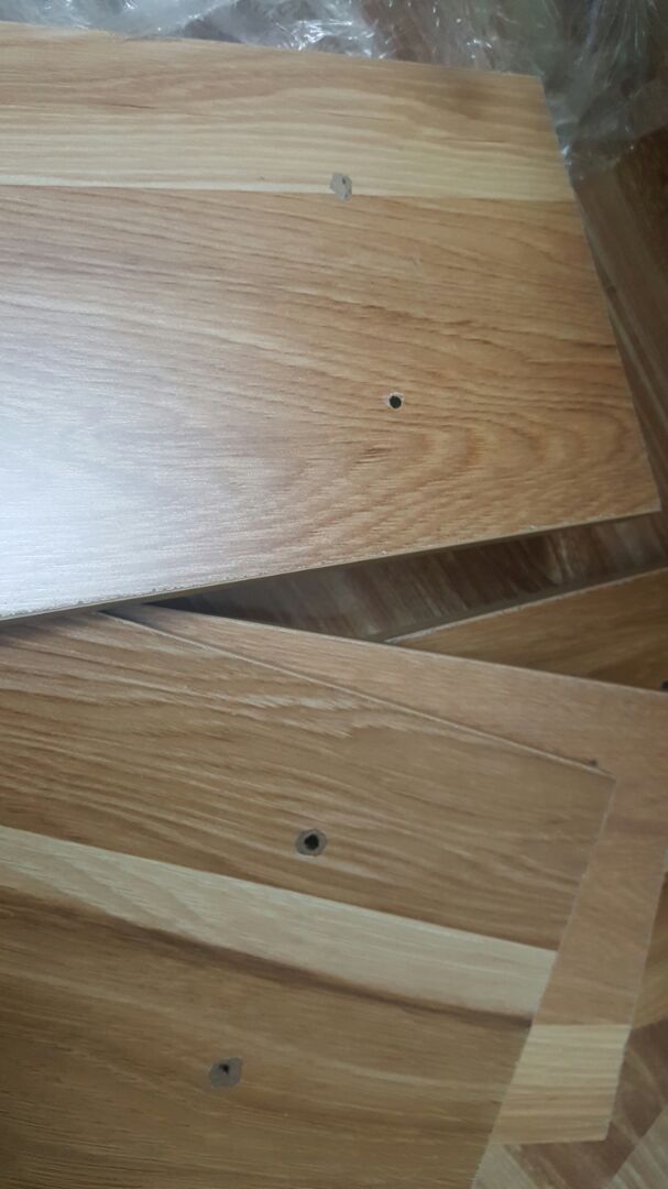 quá tệ. hình ảnh nhà bán hàng và hàng khi nhận đc khác xa nhau. hình bán thì 6 tấm, mà nhận chỉ đc 5 tấm. lỗ khoan to chà bá, kg kèm vít. chả hiểu thế nào.