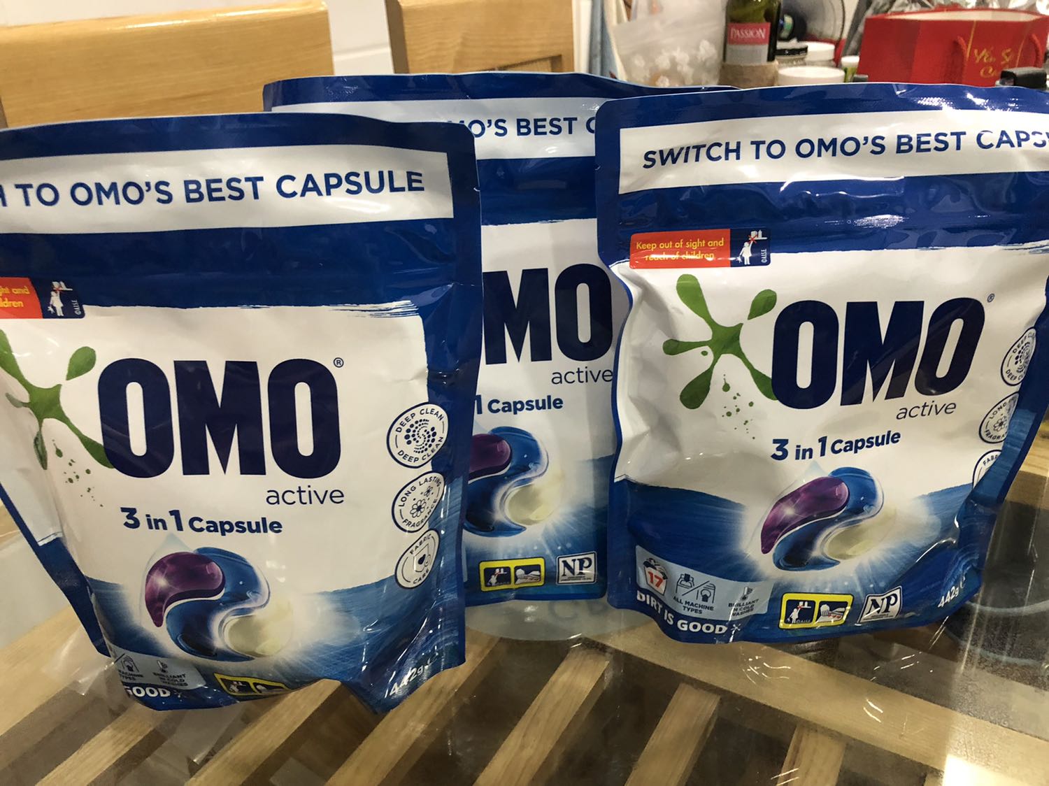 Viên giặt thơm, dễ sử dụng. Lúc mua thì thấy có quà tặng là khăn lau mà nhận hàng thì không thấy khăn đâu hết. Bù lại giao hàng nhanh, đánh giá 5 *