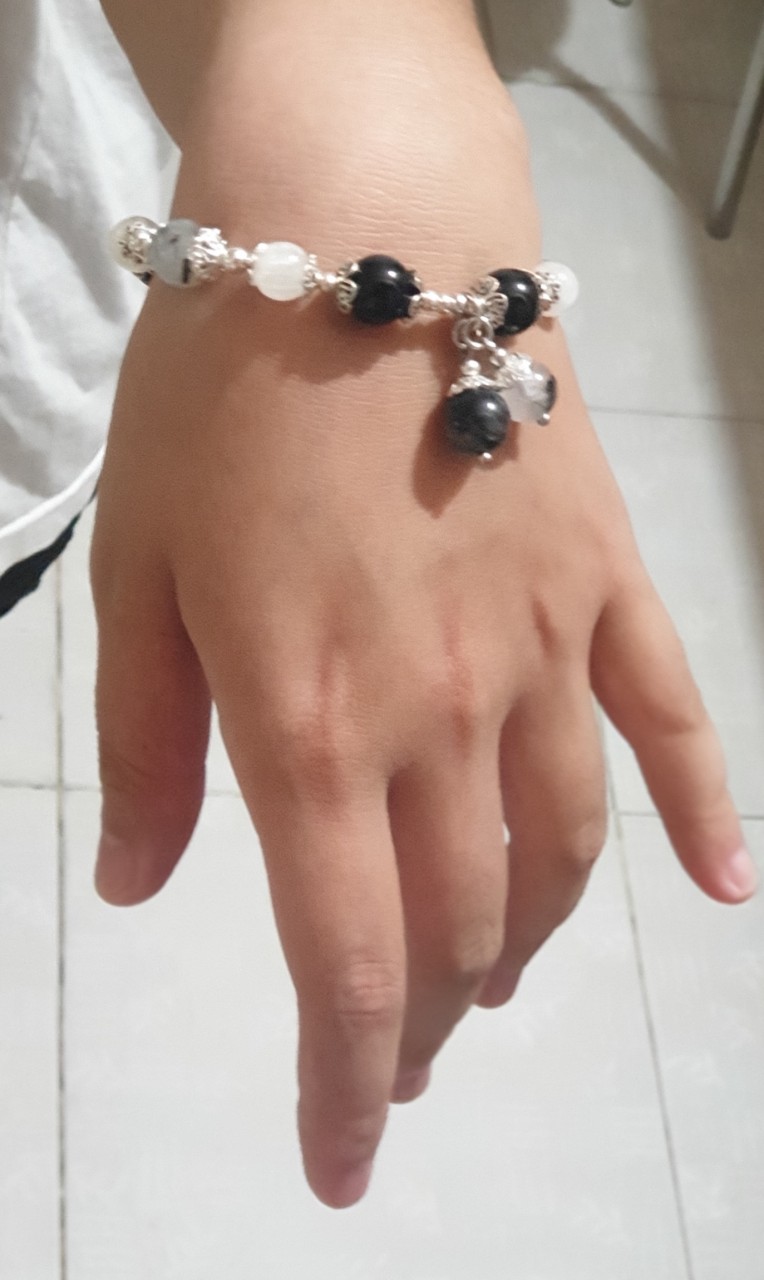 Sản phẩm chất lượng, bạc sáng bóng, đá nặng cầm chắc tay và mát lạnh. Giao hàng đúng hen, cửa hàng đáng tin cậy ...