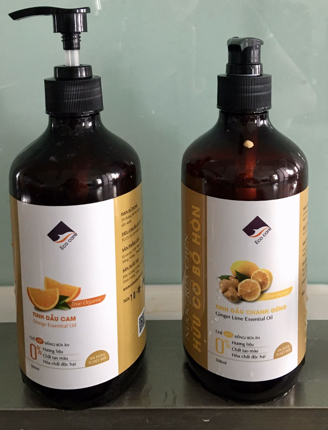 Nước rửa chén mùi thơm dễ chịu, không nặng mùi hoá chất như các nước rửa chén khác. Thích nhất là rửa tay xong không bị khô da tay.