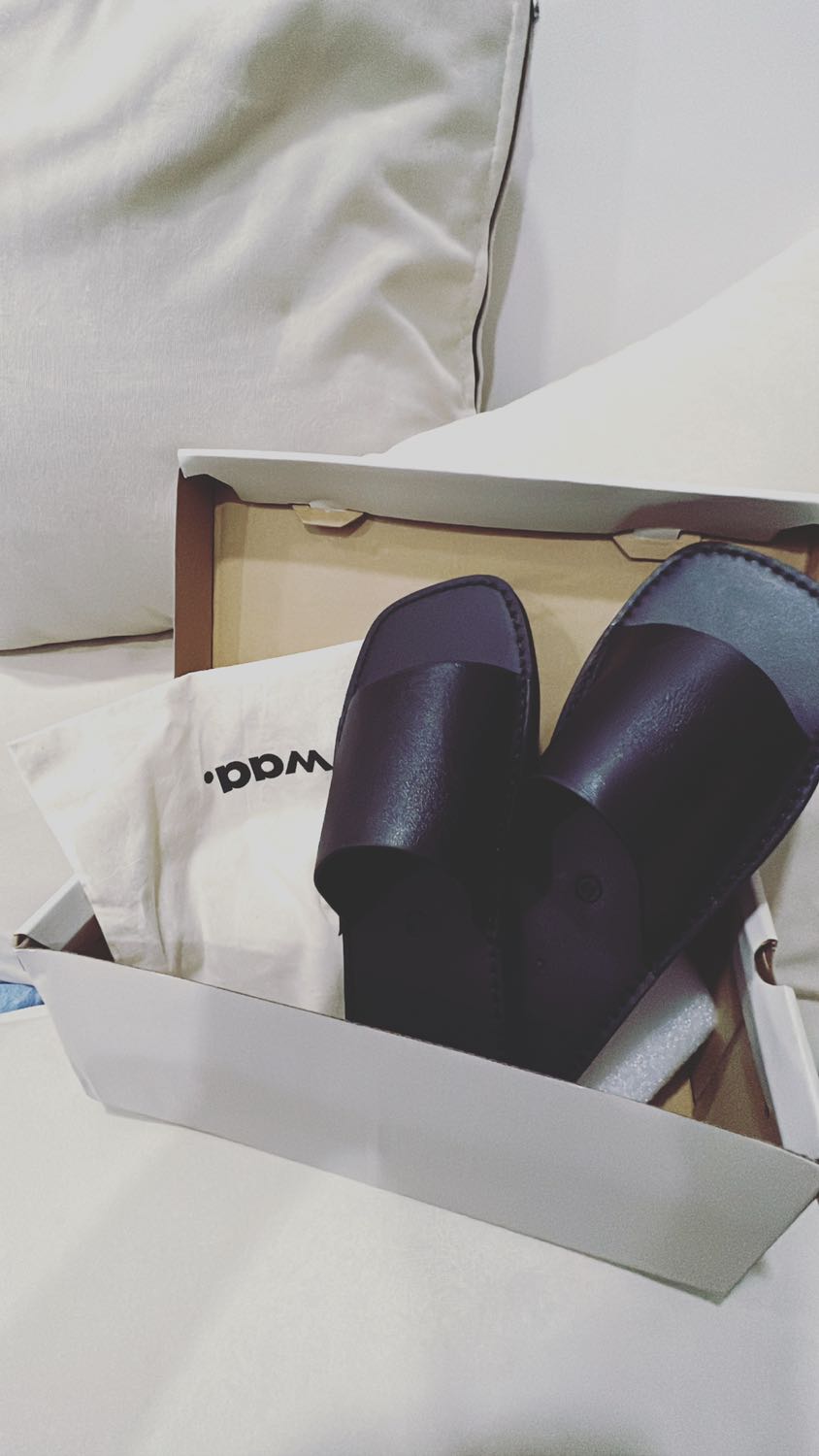 đóng gói đẹp tinh giản mang khá êm chân và giao hàng rất là nhanh lun 🙆‍♂️