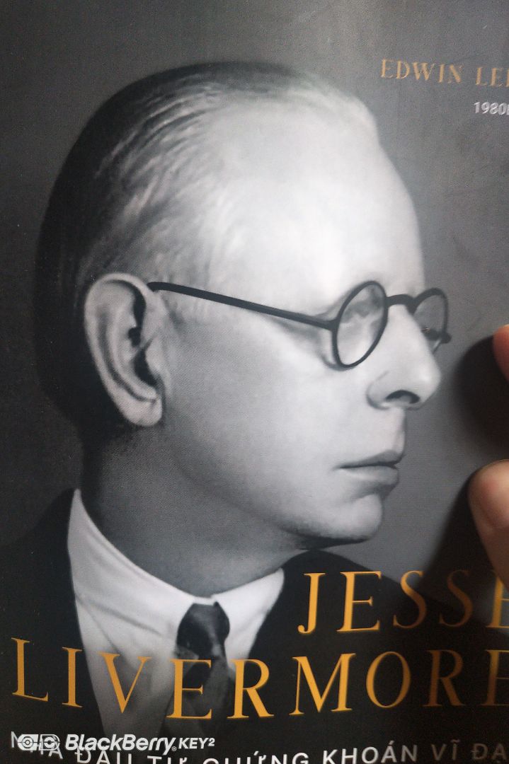 Quyển này là phần bổ sung, làm rõ hơn câu chuyện về đầu tư của ngài Livermore trong phiên bản "chết vì chứng khoán" .
Đáng để đọc và ngẫm