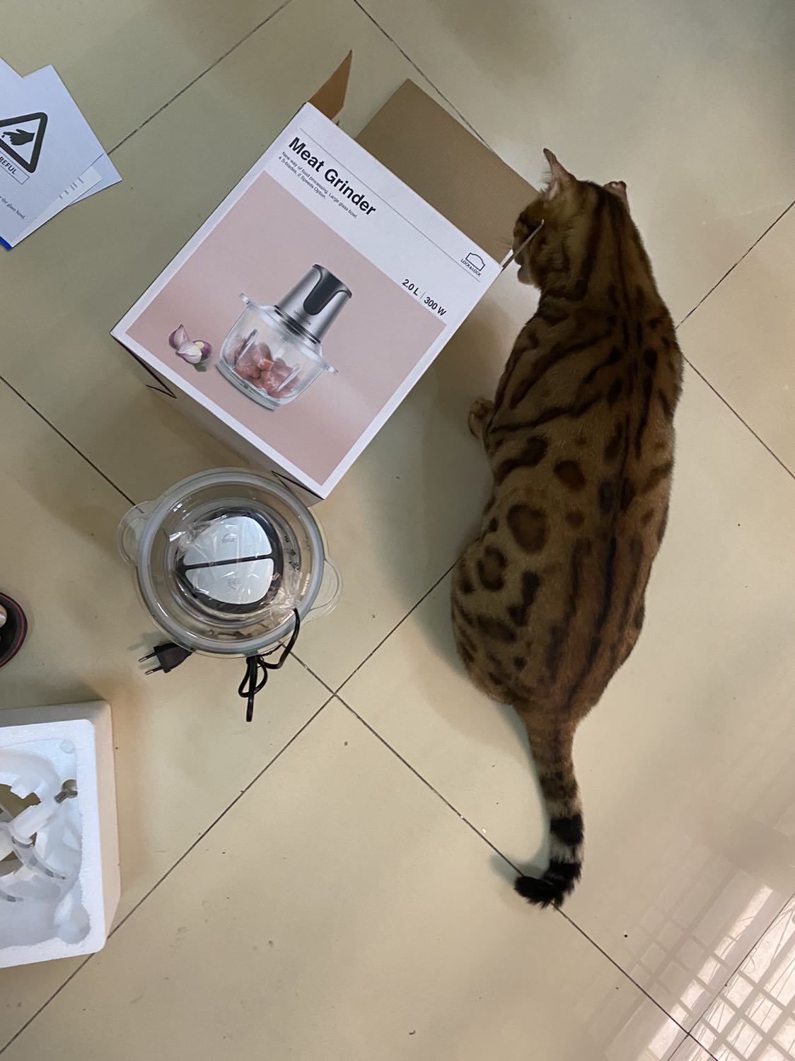 Giao hàng siêu tốc, chưa đầy 2 giờ sau khi đặt. Mở ra xay thịt ngay lập tức , lắp 2 lưỡi dao máy xay nhuyễn nhừ , nóng máy cũng không bị ngừng như cái máy dỏm đã mua trên ***! Hàng lock n lock là an tâm chất lượng! 👍👍👍👍👍