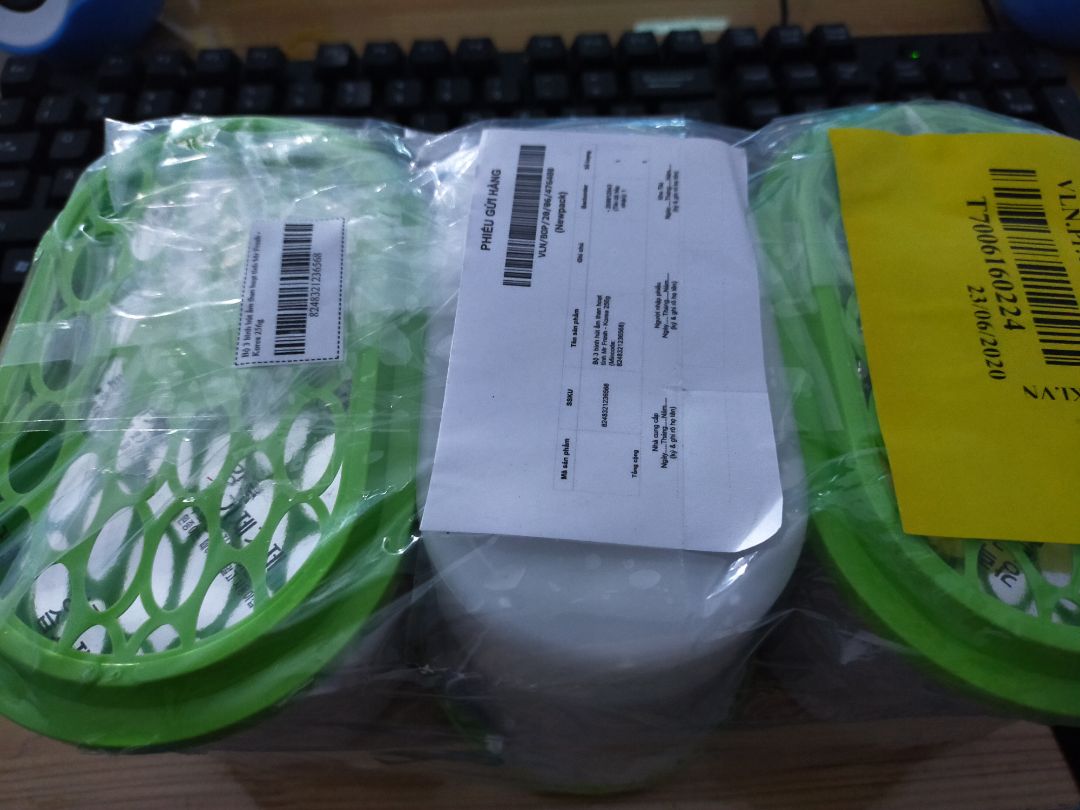 mình thấy đóng gói kĩ, nhưng lúc mở ra có 1 hộp kiểu miếng bạc bị bung keo hở ra, nên đã có 1 ít nước bên trong hộp, quên ko chụp cái hộp bị hở. Được cái giao hàng nhanh.