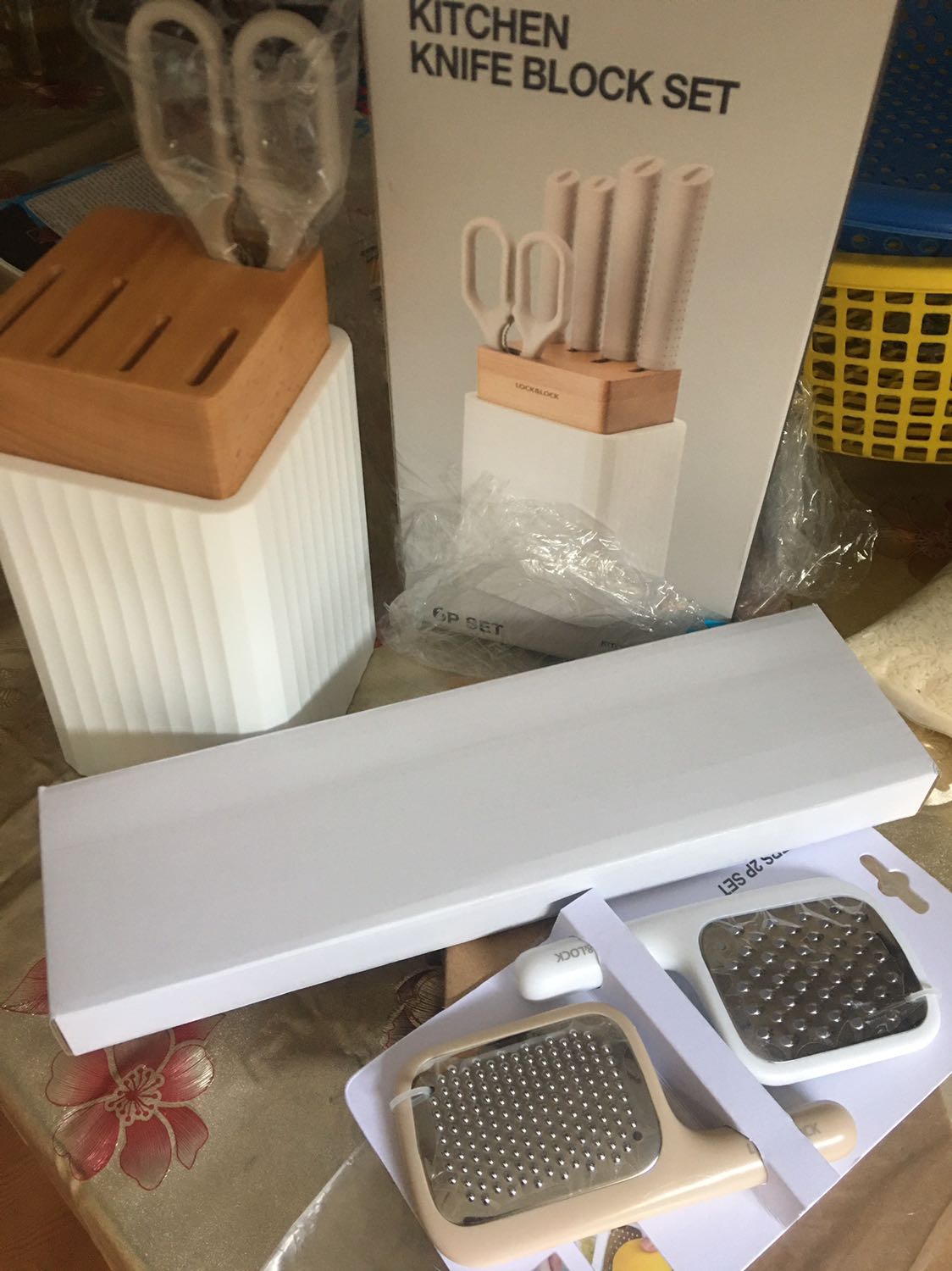 Rất hài lòng với sp. giá tốt. Mong Tiki có nhiều chtrinh freeship và giảm giá cho khách hàng hơn. Tuy nhiên, nên đóng vô hộp carton giao chứ để trần truồng móp hộp ko đem tặng được.