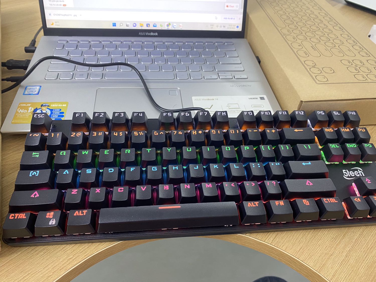 Ok quá shop ơi.Giao hàng nhanh, đóng hàng chắc chắn, màu đẹp, rất ưng nhé..., tiếng gõ phím nghe rất phê nha. Mà bấm cũng nhạy, k bị trễ. Buổi tối mà bật đèn led nhấp nháy thì quá đẹp luôn. Ncl chất lượng tuyệt vời, đáng tiền mua nhé. ae múc ngay em này đi, quả shop uy tín nhiệt tình. ưng cái bụng Ok quá shop ơi.Giao hàng nhanh, đóng hàng chắc chắn, màu đẹp, rất ưng nhé..., tiếng gõ phím nghe rất phê nha. Mà bấm cũng nhạy, k bị trễ. Buổi tối mà bật đèn led nhấp nháy thì quá đẹp luôn. Ncl chất lượng tuyệt vời, đáng tiền mua nhé. ae múc ngay em này đi, quả shop uy tín nhiệt tình. ưng cái bụng