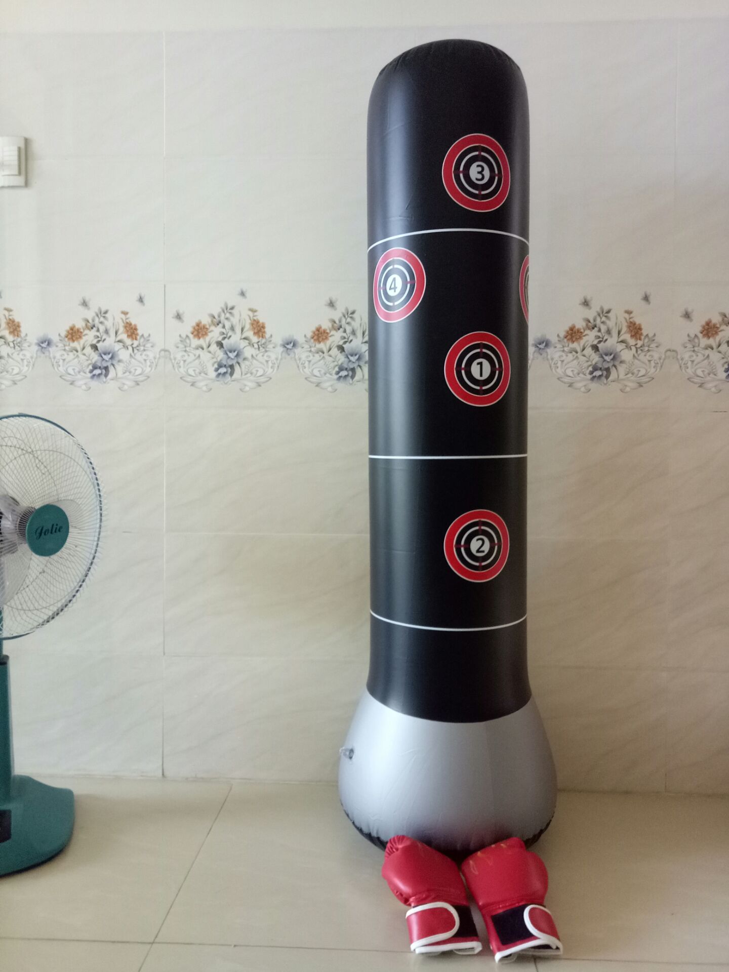 Tốt, phù hợp với trẻ em. hi vọng không bị lỗ mọt. mình bơm nước dưới đáy chứ ko bỏ cát theo hướng dẫn và thăng bằng rất tốt.