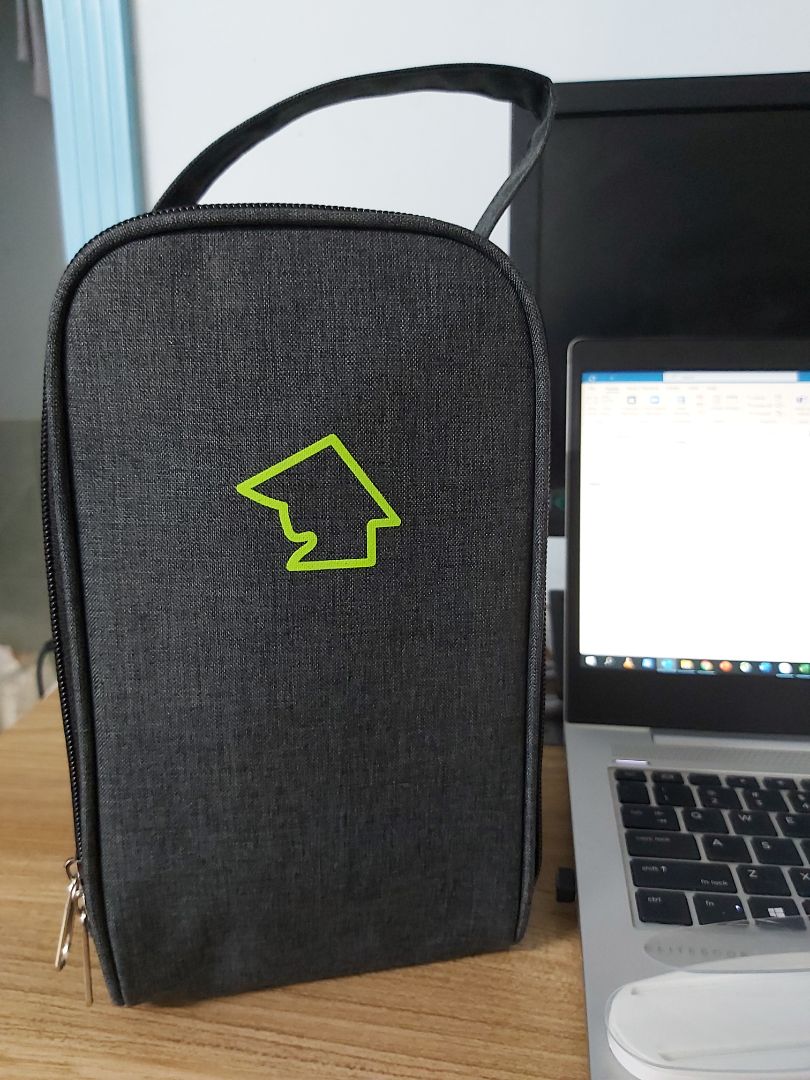 Nhìn chắc chắn, bắt mắt. Được tặng thêm cái gì không biết nữa. nhưng có cái không xài lòng là hàng TQ nhưng lại ghi VN.