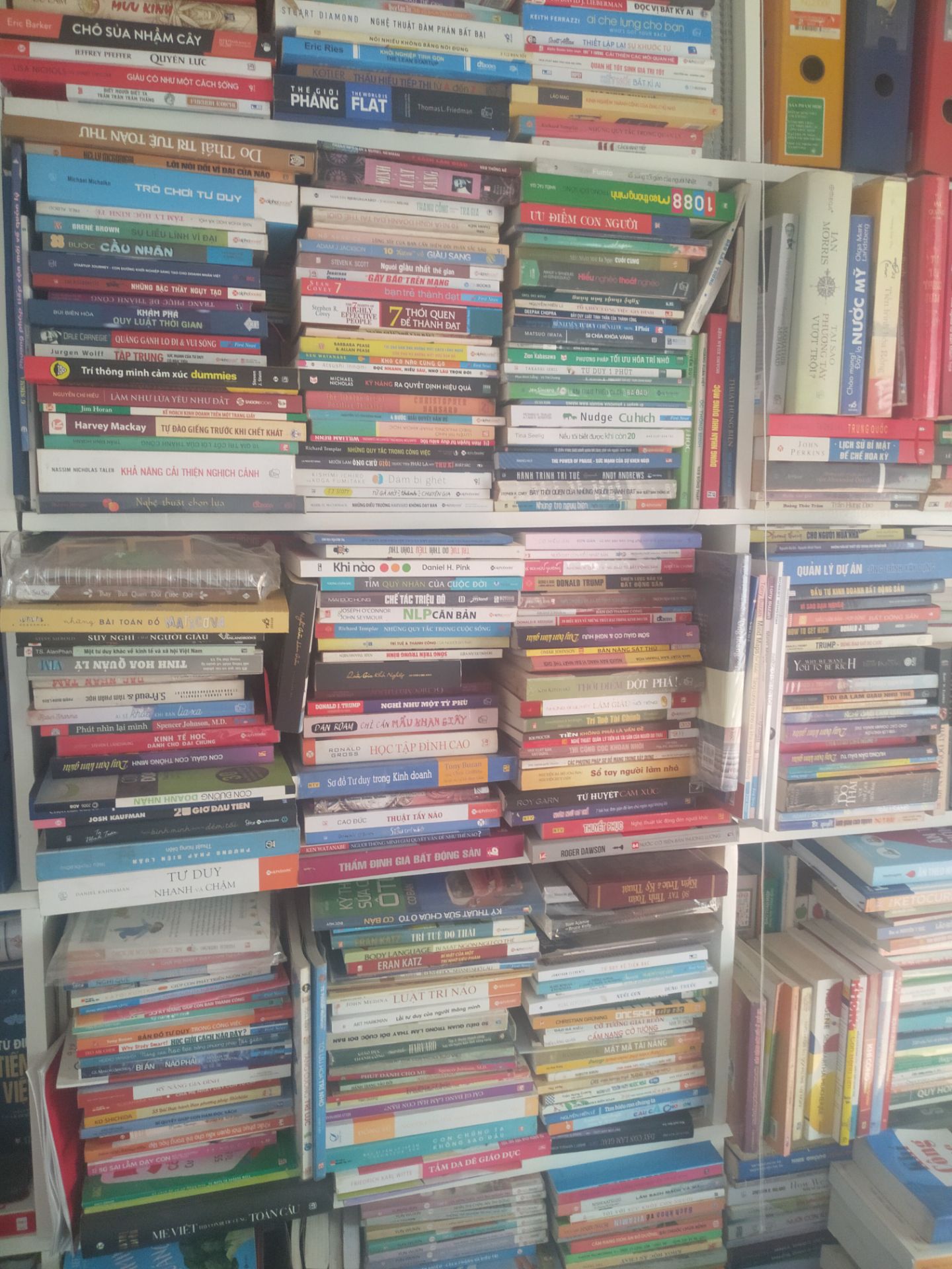 Tôi luôn hứng thú với những cuốn sách bổ sung kiến thức giao tiếp. Tôi thấy cuốn sách hấp dẫn và thực tế Tôi luôn hứng thú với những cuốn sách bổ sung kiến thức giao tiếp. Tôi thấy cuốn sách hấp dẫn và thực tế