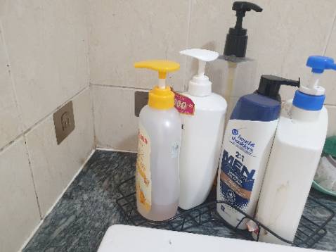 Mẫu mã đẹp, tiện dùng, keo dán rất chắc chỉ có móc bằng nhựa giòn nên sẽ gãy theo thời gian hoặc để đồ nhiều (mình để tầm 2 kí nên gãy). Chỉ nên để đồ nhẹ. Nếu móc bằng kim loại thì sẽ chắc chắn hơn. Shop bán hàng nhiệt tình.