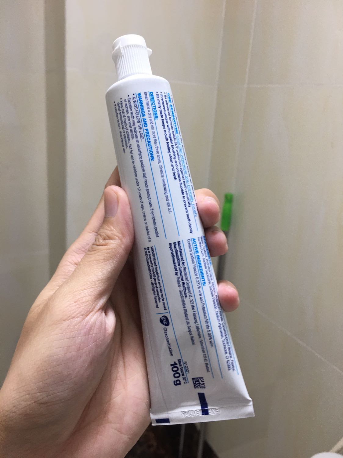 Sản phẩm đóng gói cẩn thận,chất lượng tốt ?, kem đánh răng mùi thơm của bạc hà rất nhẹ và tạo cảm giác mát sau khi đánh răng, cảm giác sạch sẽ sau khi đánh răng, răng mình thuộc dạng răng nhạy cảm đánh bằng kem này k còn hiện tượng của răng nhạy cảm nữa, mình sẽ tin dùng sản phẩm này, giao hàng rất nhanh, a ship rất thân thiện.