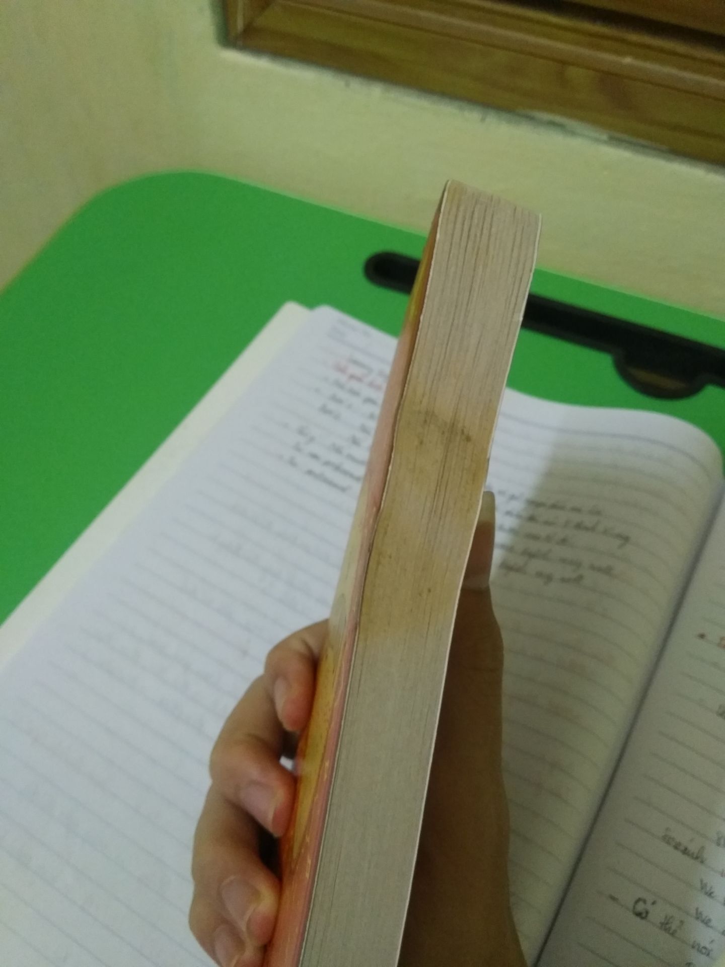 Bao sách bị rách làm sách bị bẩn, kb nhà bán vô tình hay cố ý mà lấy cho khách, mình đang cần nên sẽ k đổi trả với lại khổ cho bên giao hàng trong mùa dịch bệnh