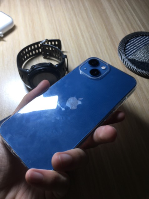 ốp méo, cũ, nhựa in thì chỗ dư chỗ xước tùm lum, iphone mới mua bọc vô nhìn như xài mấy năm rồi vậy