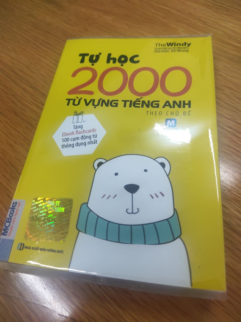 sách nhẹ, nhỏ xinh, bookcare vừa vặn. ngoài phần từ vựng còn có bài tập thực hành. có điều mình tải app về nhưng không tải được ebook, chỉ có audio luyện nghe, và giọng đọc nghe cũng không ưng lắm. với giá sale 26k thì rất tốt, còn giá gốc 65k thì với mình không ok lắm.