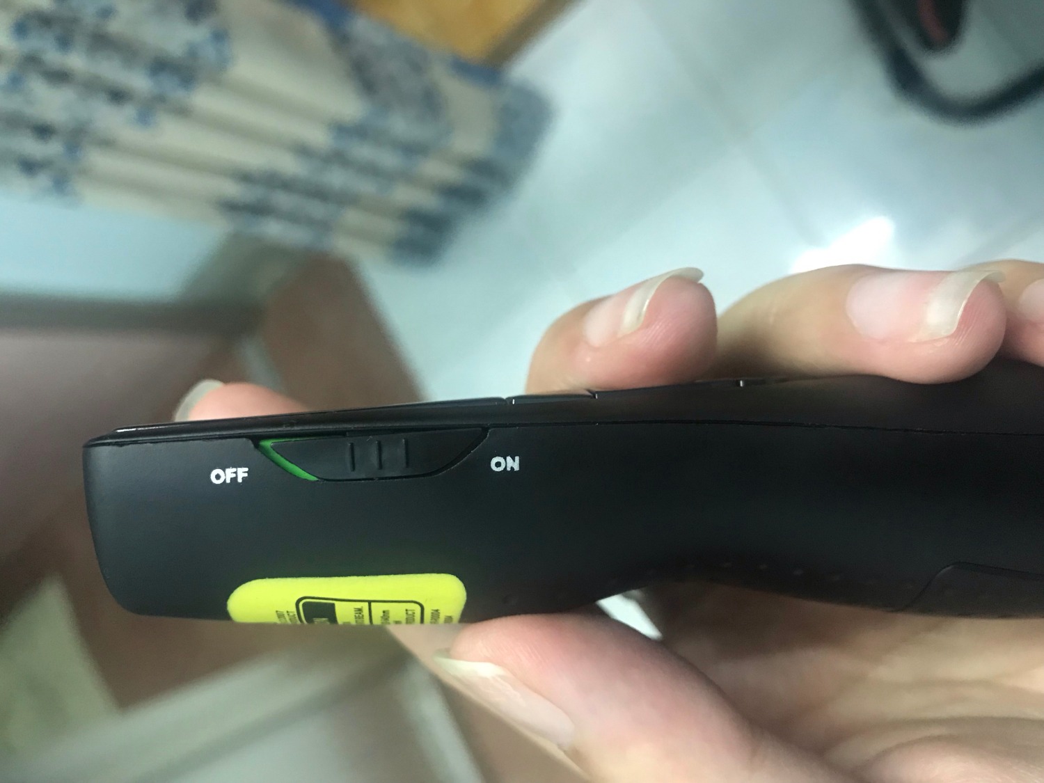 Việc này đã phản ánh với Tiki nhưng chưa được giải quyết ngày 3/4 tới nay, sản phẩm hàng bán không phải hàng chính hãng, hàng nhái. 

Đơn vị cung cấp hàng cho tiki quá tệ. 

Liên hệ *** khi Tiki nhận được phản hồi.