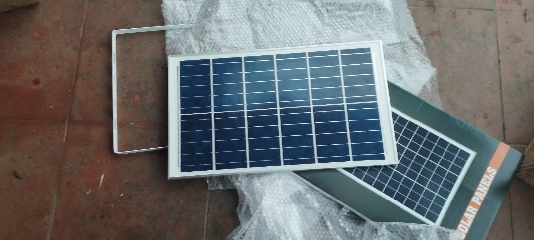 sản phẩm y như hình. shop phục vụ nhiệt tình, Khi giao hàng tấm pin bị vỡ shop đã gửi lại cho tấm pin mới. Cảm ơn shop rất nhiều, chạy thử xem vài tháng xem nếu tốt sẽ mua ủng hộ shop nhiều hơn