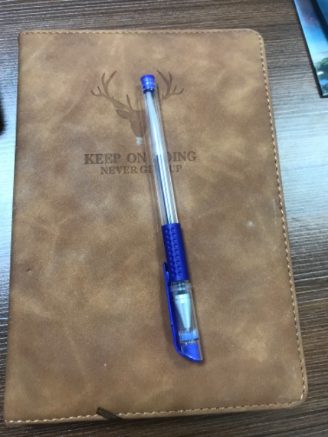 Phải cho 5* chứ sổ đẹp, còn nguyên seal mà giá mềm còn được tặng bút. Quá ưng ý 💕