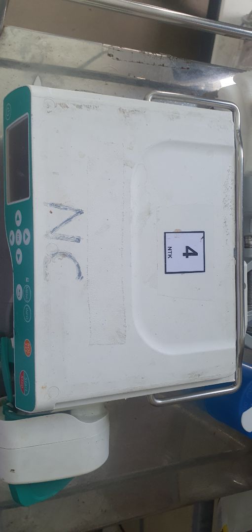 Vệ sinh sạch lớp keo dán. Đúng quảng cáo của sản phẩm