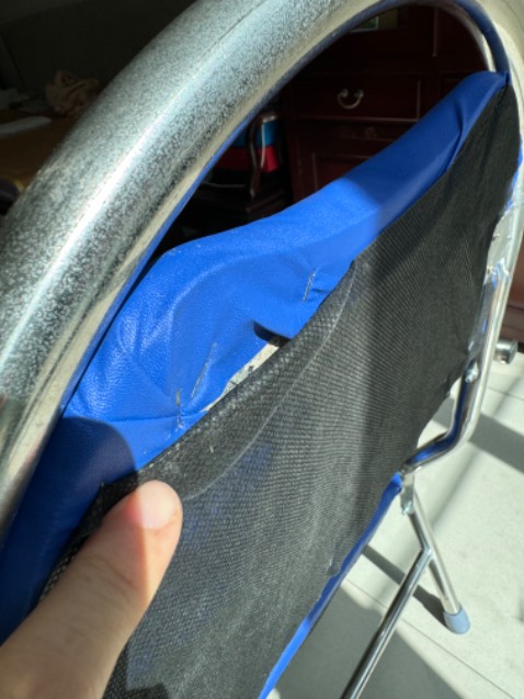 Chất lượng quá tệ. Đệm và da rởm. Khung inox không nhẵn, sắp rỉ. Bô nhựa rất mỏng.