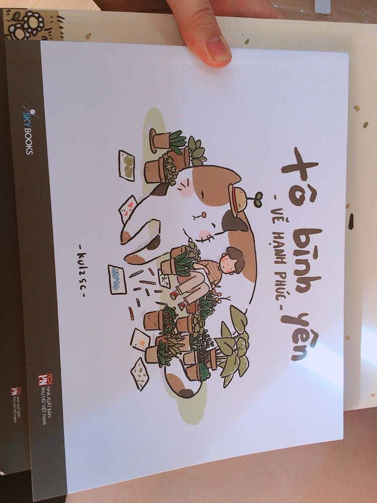 Giao hàng cũng khá nhanh. Tuy nhiên sách chỉ được bọc trong túi bóng không có đệm lót xung quanh và đóng trong hộp rộng hơn nên bị quăn góc. Mong shop bọc sách cẩn thận hơn.