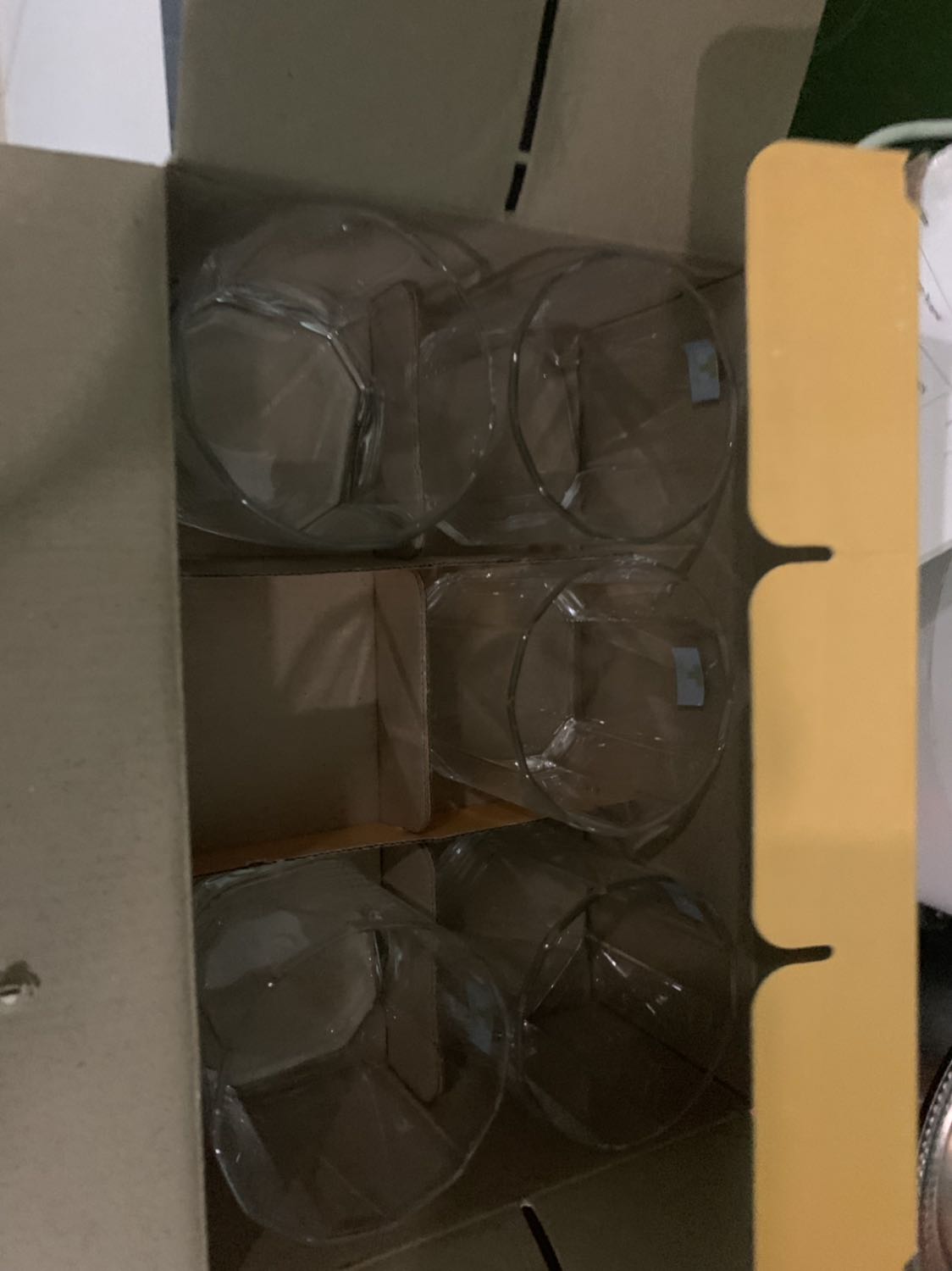 Mua bộ ly 6 cái nhưng giao mở hộp ra có 5 cái, shop làm ăn gì kì vậy