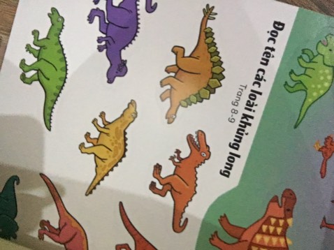 Sách rất dày dặn, nhiều sticker lắm nha 🌻