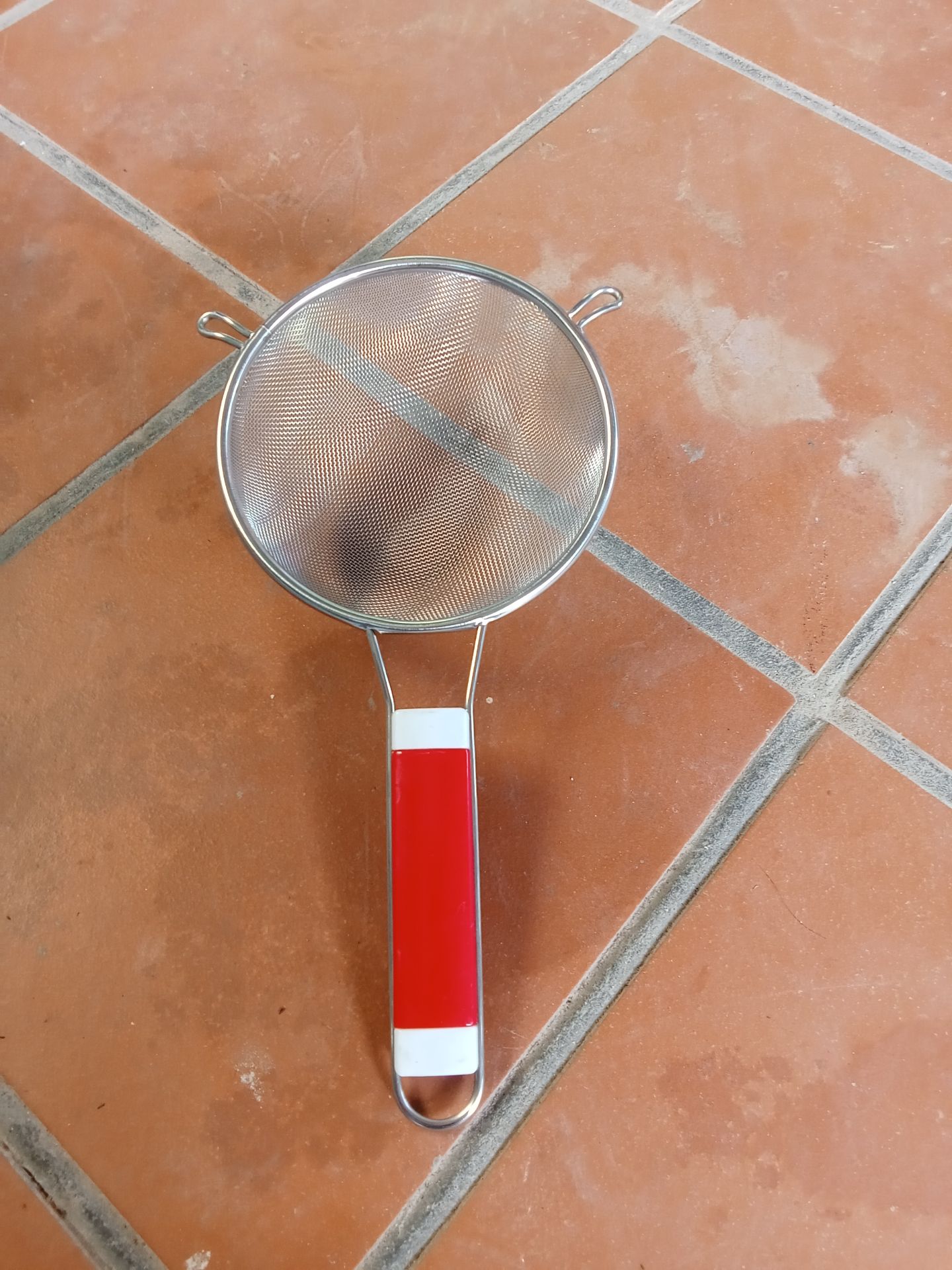 Tôi muốn đổi trả cái này ngay lập tức. Không đúng với hình ảnh. Cái này là hàng chợ trà trộn vào